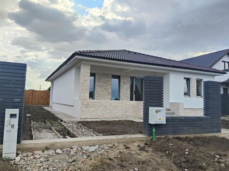 Casă cu 4 camere în Cumpăna