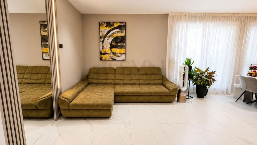 Apartament cu 3 camere semidecomandat, mobilat în Pipera