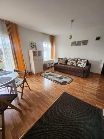 Apartament cu 3 camere semidecomandat, mobilat în Florești