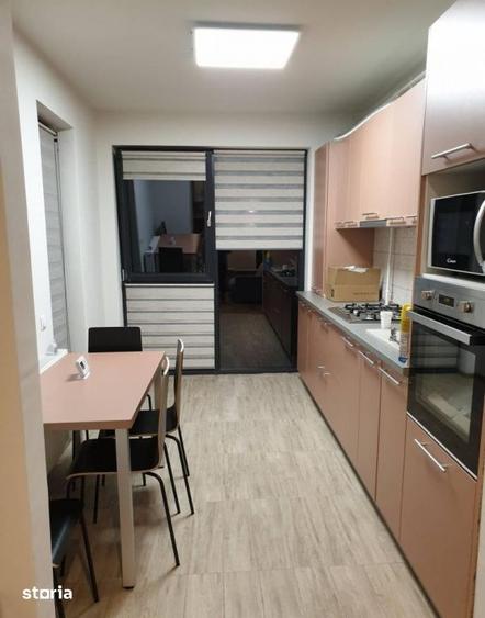 Apartament cu 3 camere semidecomandat, mobilat în Bună Ziua