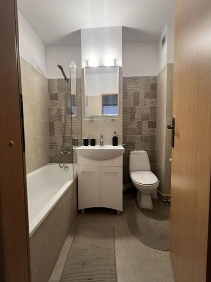 Apartament cu 3 camere semidecomandat în Circumvalațiunii
