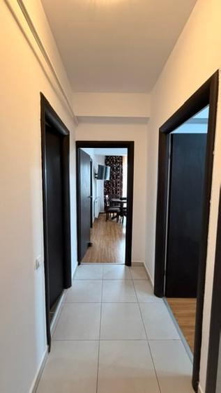 Apartament cu 3 camere semidecomandat în Moșilor