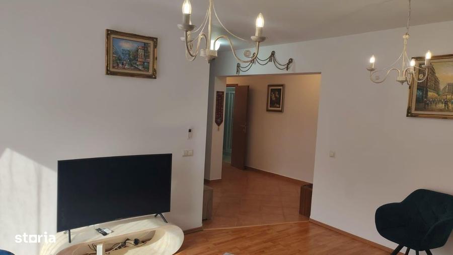 Apartament cu 3 camere, mobilat în Central
