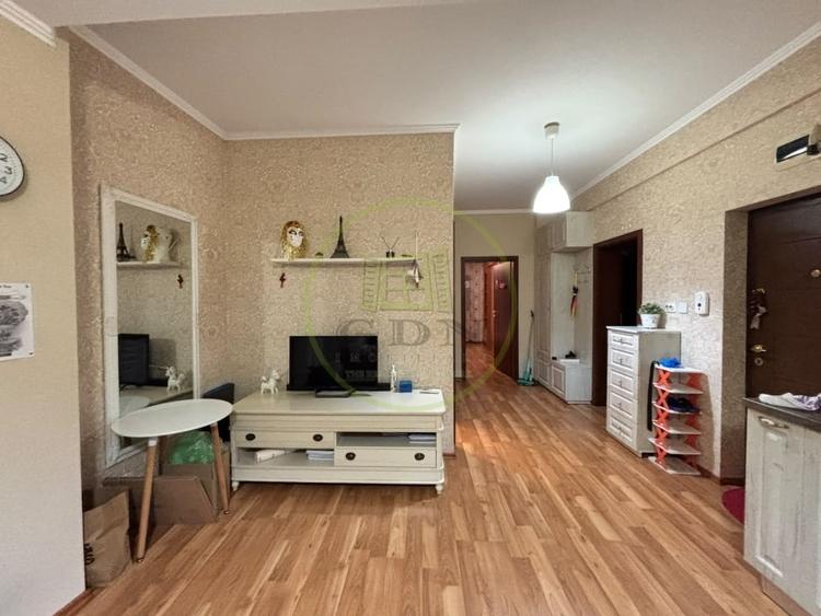 Apartament cu 3 camere decomandat, mobilat în Brestei