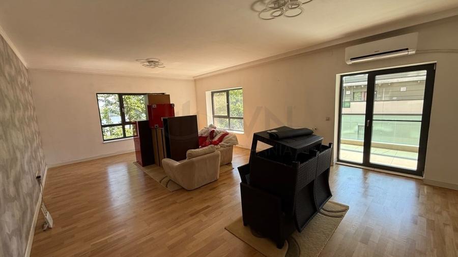 Apartament cu 4 camere decomandat, mobilat în Lacul Tei