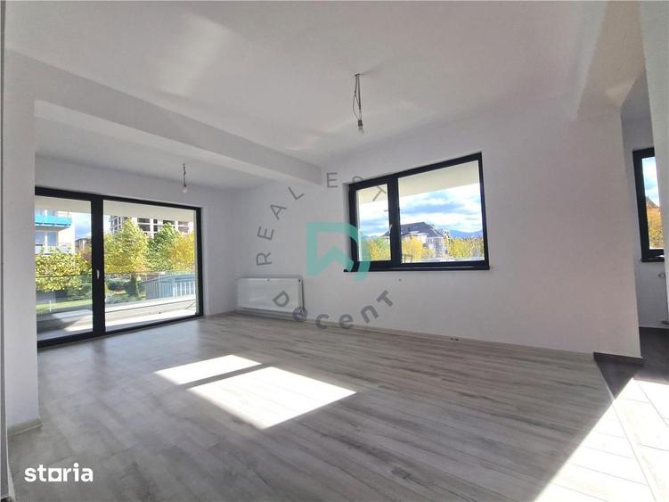 Apartament cu 3 camere decomandat în Tractorul