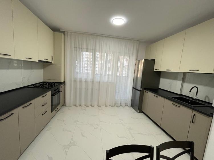 Apartament cu 3 camere decomandat, mobilat în Central
