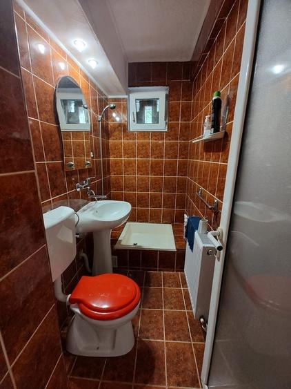 Apartament cu 4 camere decomandat în Deve