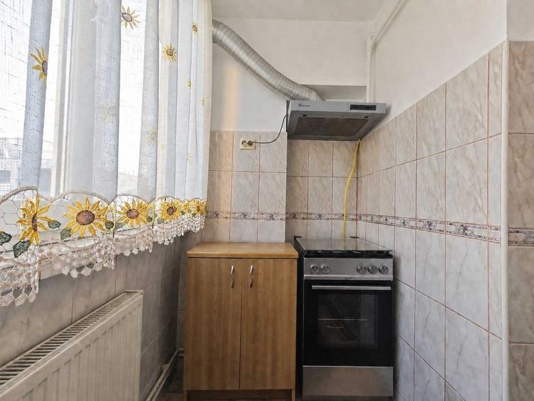 Apartament cu 3 camere decomandat în Girocului