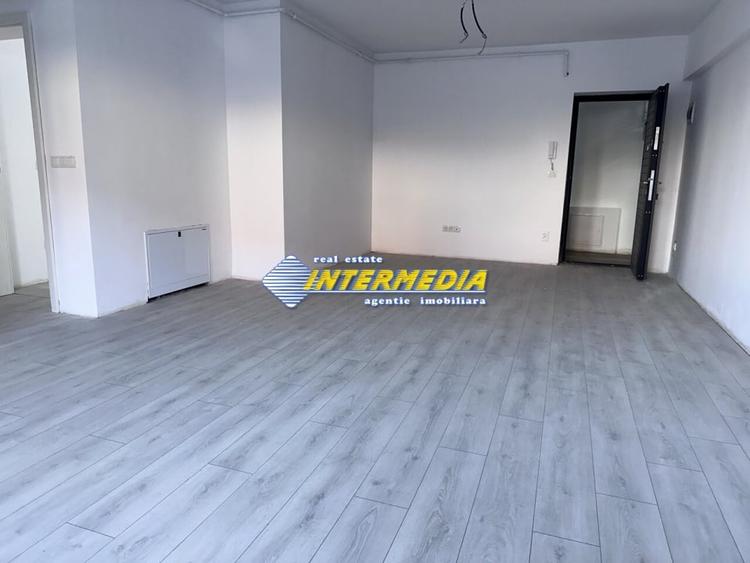 Apartament cu 3 camere decomandat în Cetate