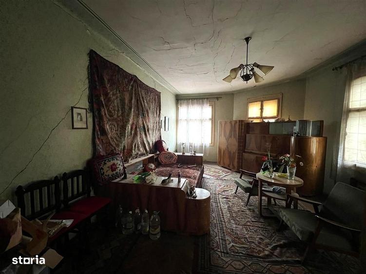 Apartament cu 4 camere în Lelești