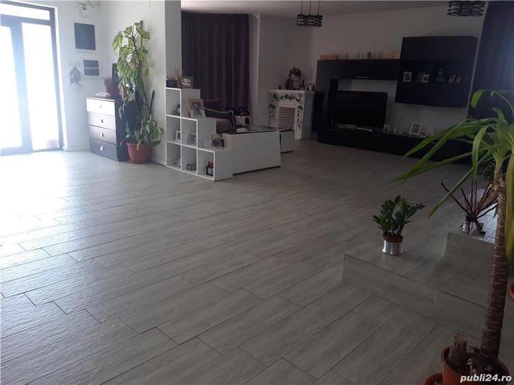 Casă cu 4 camere cu Teren 1000 Mp în Poroschia