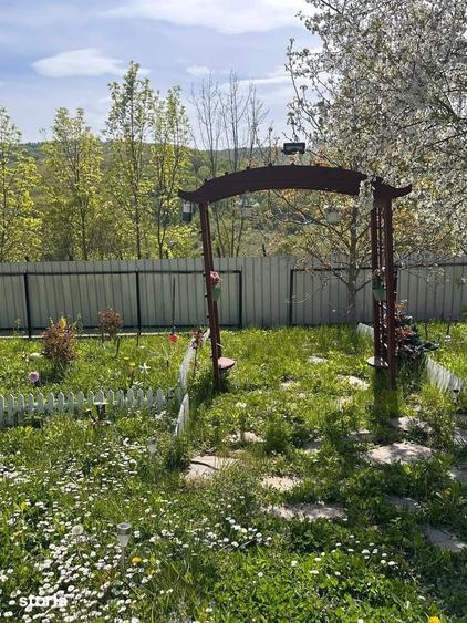 Casă cu 3 camere cu Teren 13000 Mp în Central