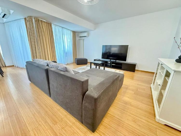 Apartament cu 4 camere decomandat în Central