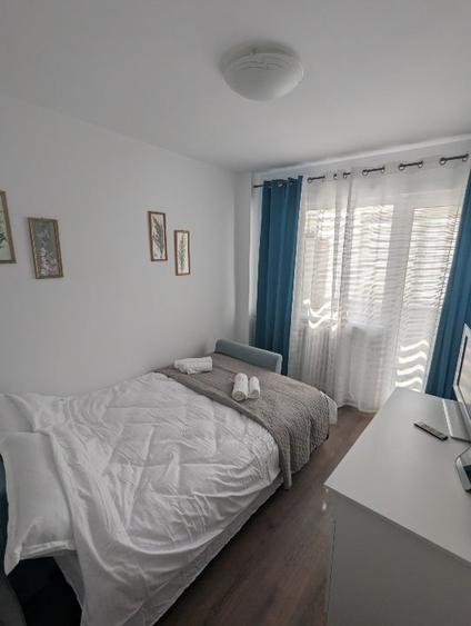 Apartament cu 3 camere semidecomandat, mobilat în Central