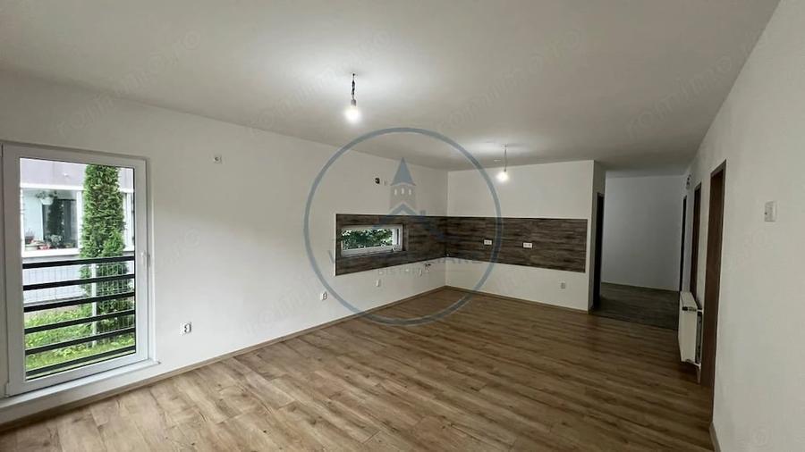 Apartament cu 4 camere decomandat în Central