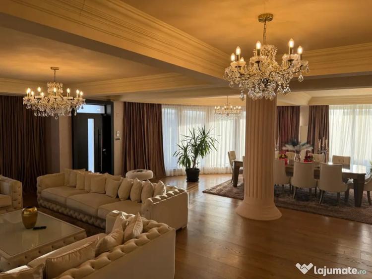 Casă cu 7 camere cu Teren 800 Mp în Central