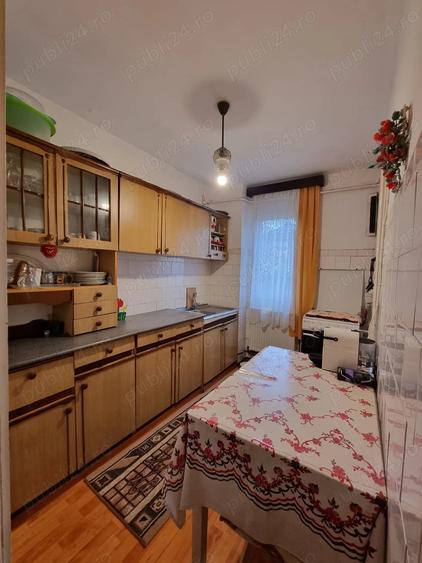 Apartament cu 3 camere semidecomandat în Govândari