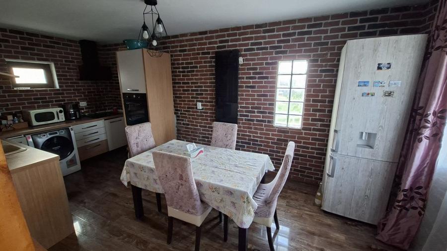 Casă cu 3 camere în Mânăstioara