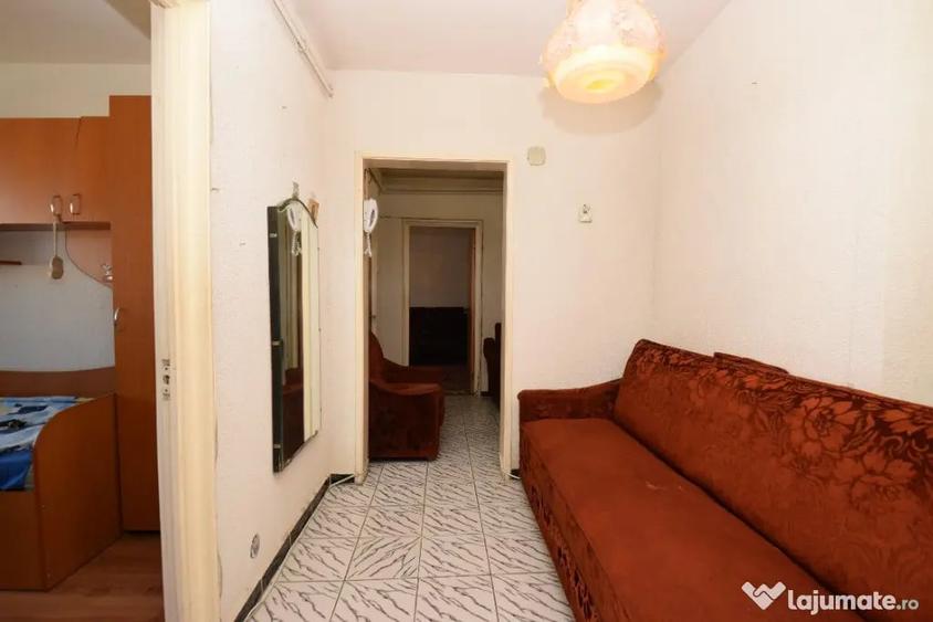 Apartament cu 3 camere decomandat în Dristor