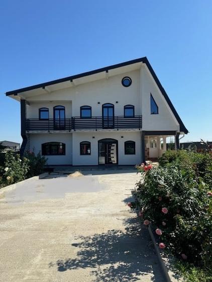 Casă individuală cu 6 camere cu Canalizare în Sărata (Sărata)