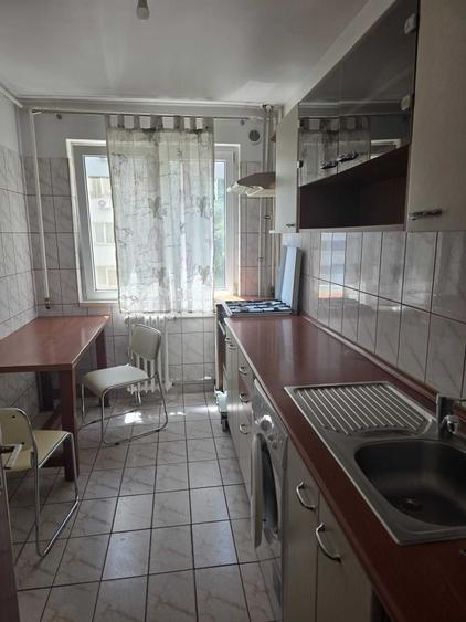 Apartament cu 2 camere decomandat în Apusului