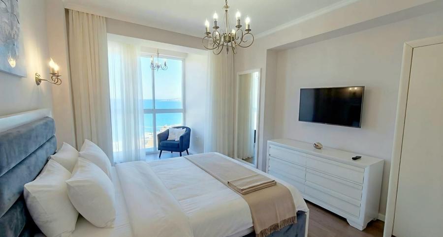Apartament cu 3 camere decomandat, mobilat în Faleza Nord