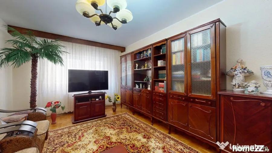 Apartament cu 3 camere decomandat în Eroilor