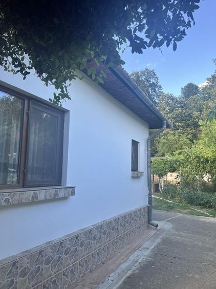 Casă cu 4 camere în Târgu Cărbunești