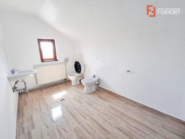 Casă individuală cu 4 camere cu Canalizare în Giarmata