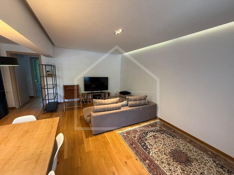 Apartament cu 3 camere decomandat, mobilat în Băneasa