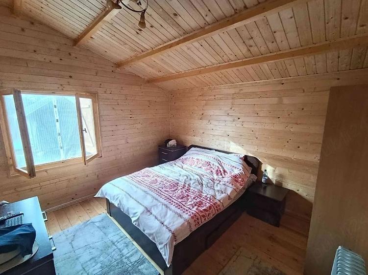 Casă cu 2 camere cu Teren 10000 Mp în Central