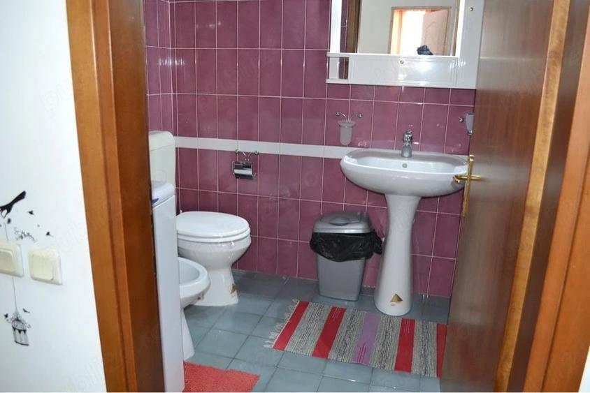 Apartament cu 3 camere decomandat în Medicină
