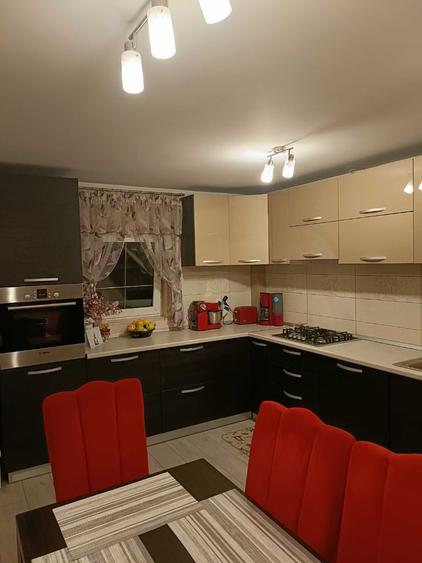 Apartament cu 3 camere decomandat, mobilat în Central