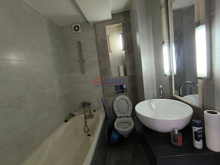 Apartament cu 3 camere semidecomandat în Peninsula