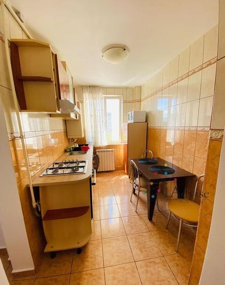 Apartament cu 2 camere decomandat, mobilat în Tractorul