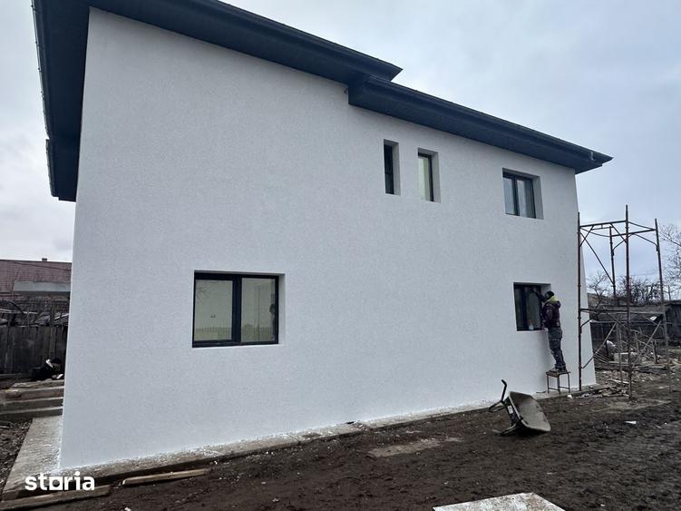 Casă cu 5 camere cu Teren 830 Mp în Exterior Vest