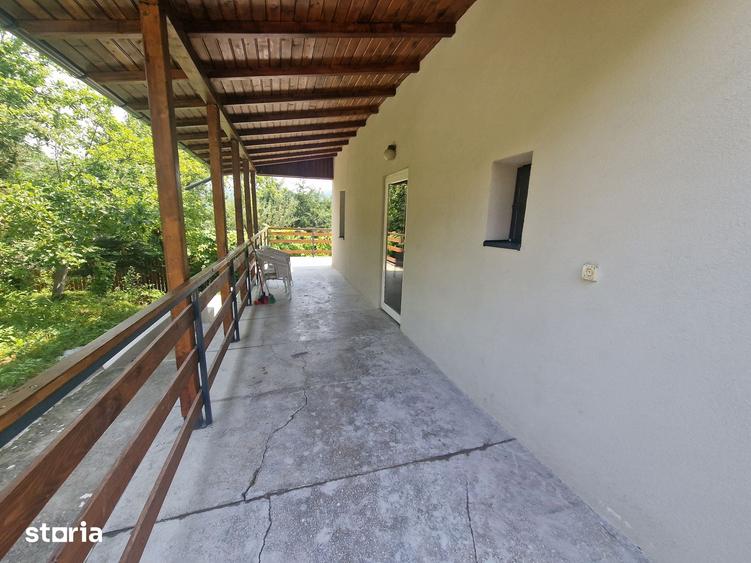 Casă cu 5 camere cu Teren 700 Mp în Ghioșești