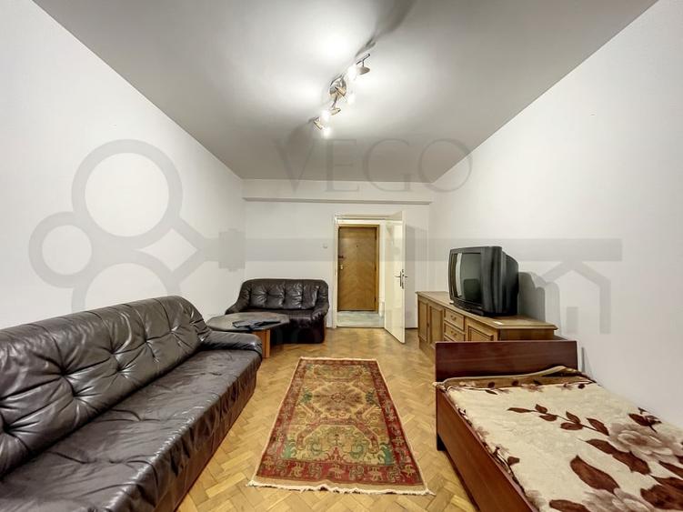 Apartament cu 3 camere decomandat, in zona Centrala, strada Republicii - 3
