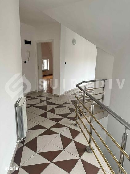 Casă cu 10 camere cu Teren 700 Mp în Central