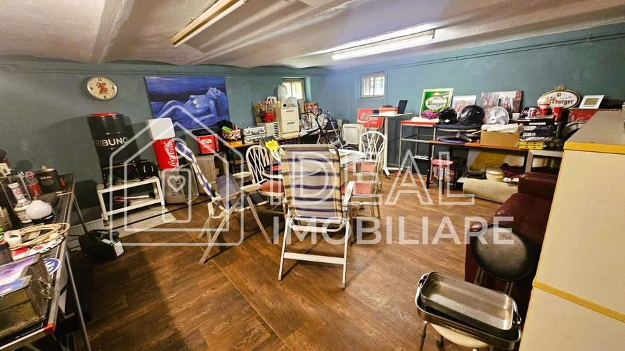 Casă individuală cu 6 camere cu Canalizare în Central