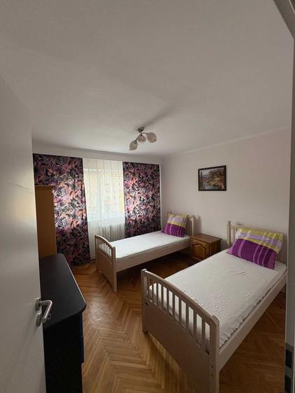 Apartament cu 3 camere decomandat în Cetate