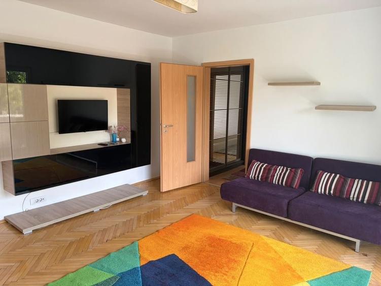 Apartament cu 3 camere decomandat în Medicină