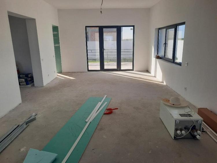 Casă individuală cu 5 camere cu Teren 376 Mp în Zurbaua