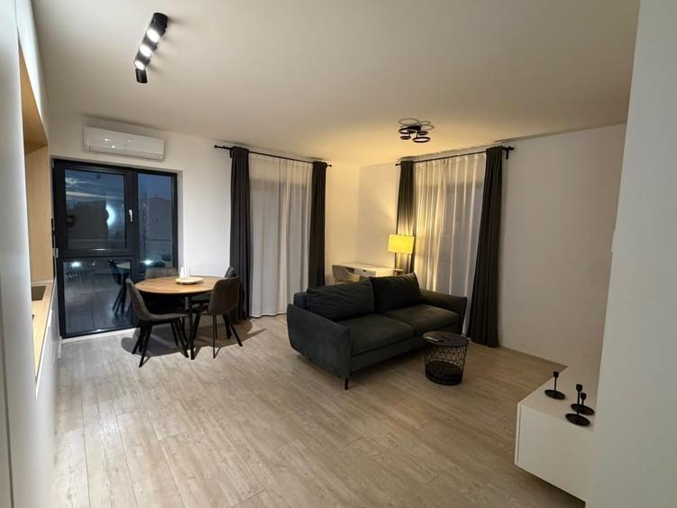 Apartament cu 3 camere decomandat, mobilat în P-ta Presei Libere