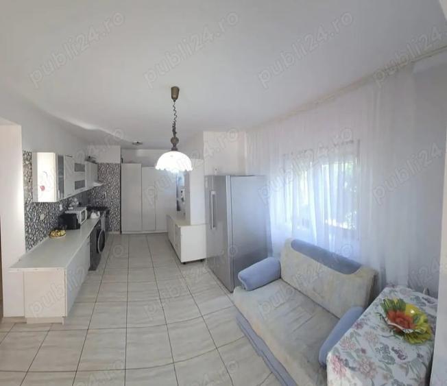 Casă cu 4 camere cu Teren 300 Mp în Lazu