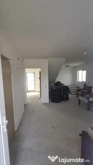 Casă cu 7 camere în Exterior Vest