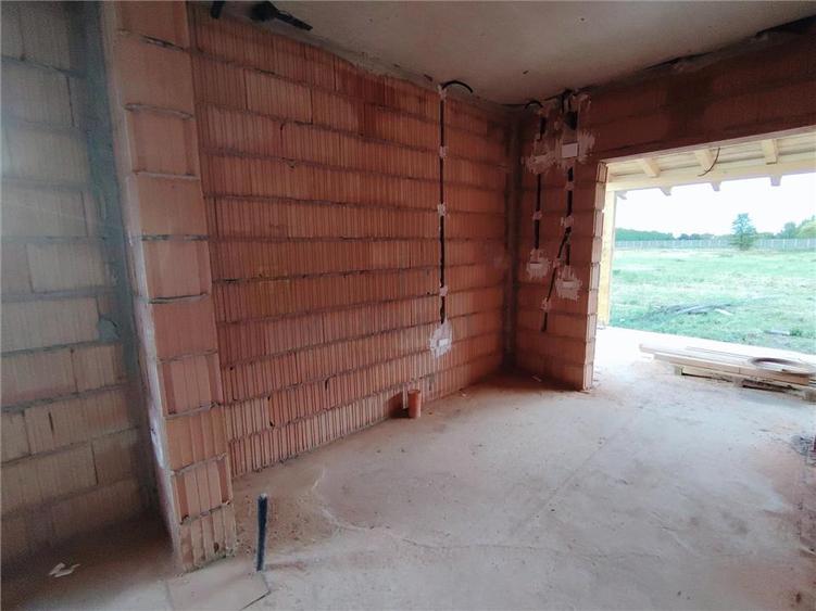 Duplex cu 3 camere cu Canalizare în Moșnița Nouă