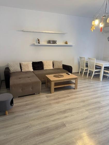 Apartament cu 3 camere decomandat, mobilat în Dumbrăvița