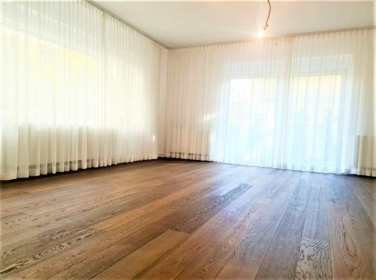 Casă cu 6 camere cu Teren 290 Mp în Nordului